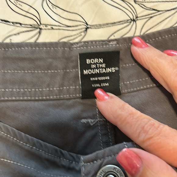 Women’s Kuhl shorts size 2. Perfect condition - Picture 3 of 8
